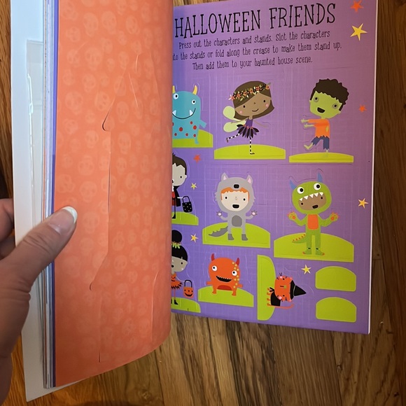 New Halloween Window Stickies and decorations book with activities for kids - Picture 8 of 16